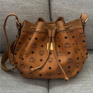 MCM BUCKET BAG